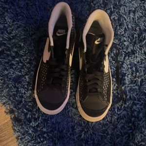 Boys black and white Nike sneakers